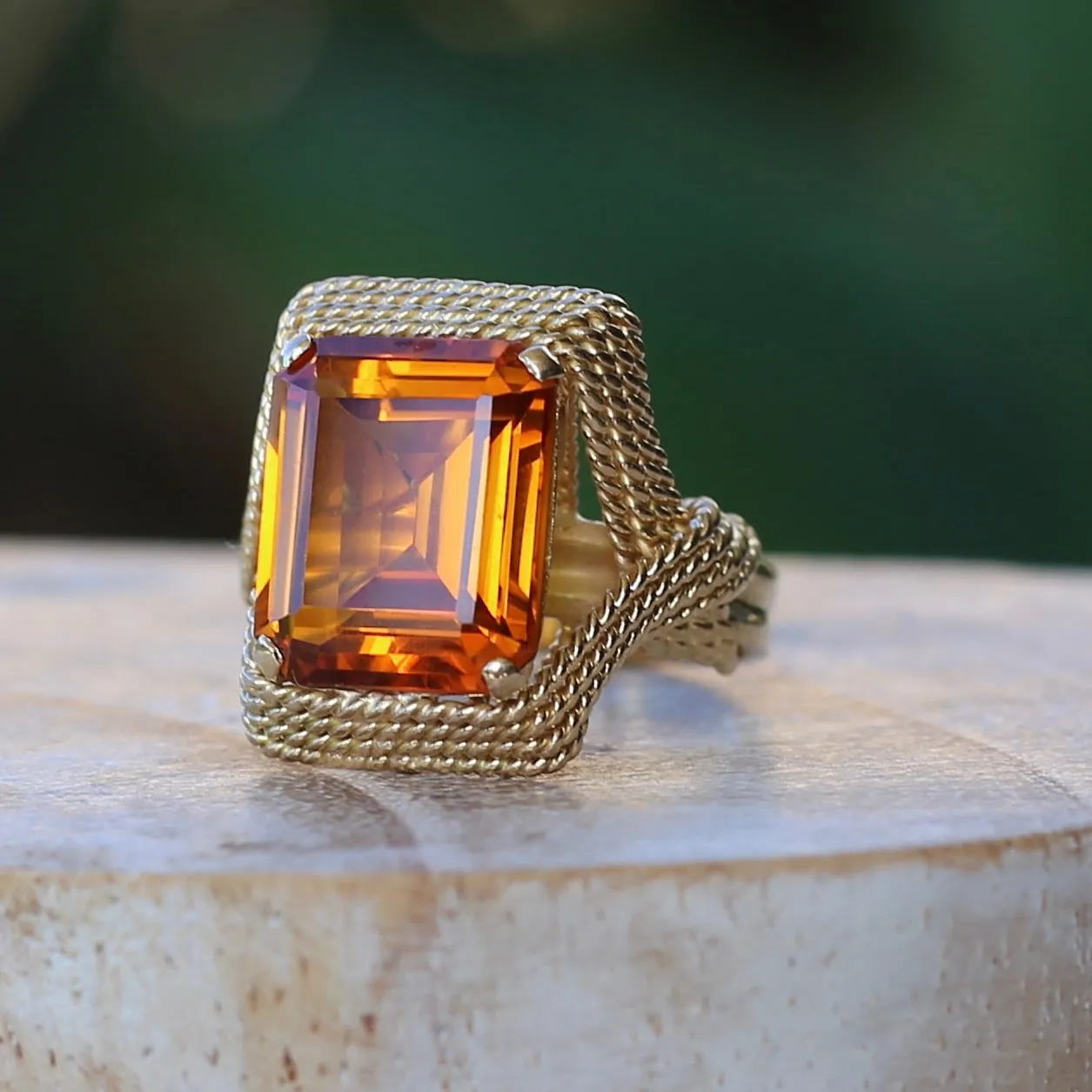 Italian Mid Centuty Chain Link 18ct Gold Cocktail Ring with Emerald Cut Orange Sapphire, 18ct Yellow Gold, size O or 7.25